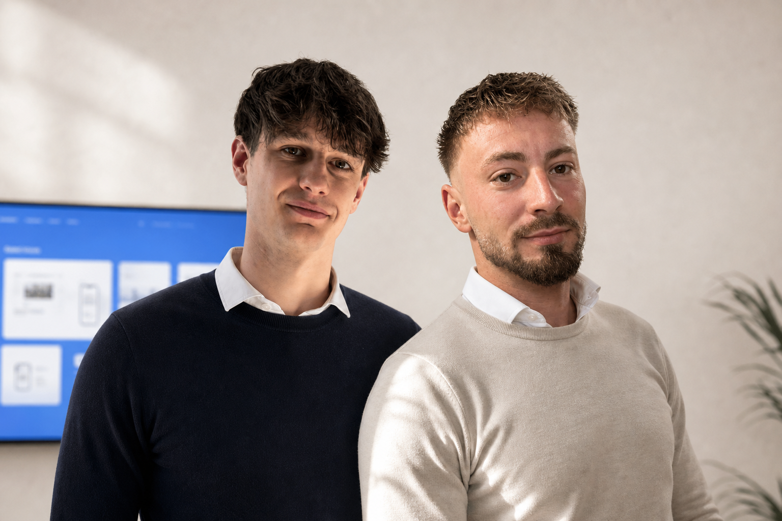 Luca und Pascal, Gründer der Strivera Webdesign-Agentur, in ihrem Atelier